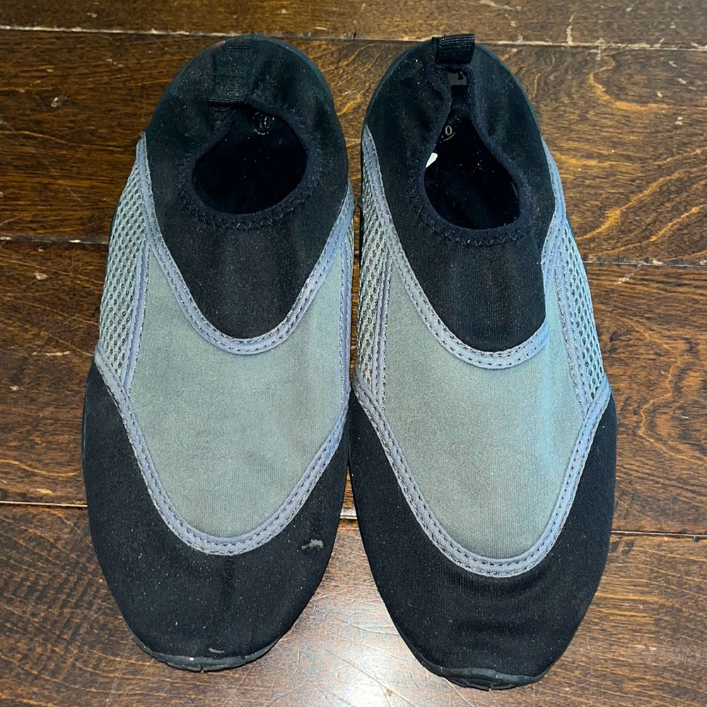 Men’s Swim Shoes- Size 10